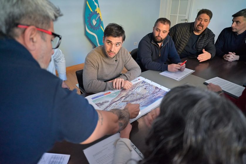  Torres firmó el decreto que destina lotes con servicios a familias damnificadas por el derrumbe del Cerro Hermitte