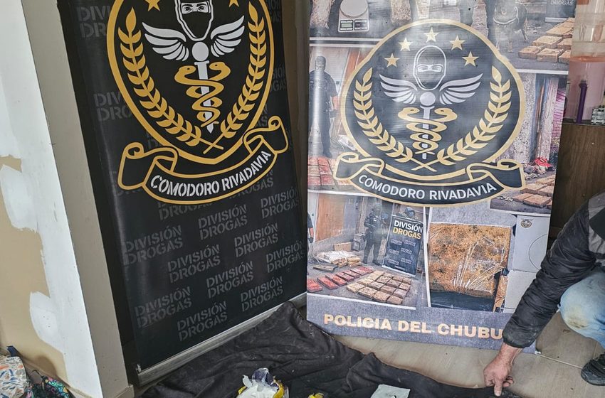  La Policía del Chubut desarticuló una organización dedicada al narcotráfico y secuestró más de cinco kilos de cocaína